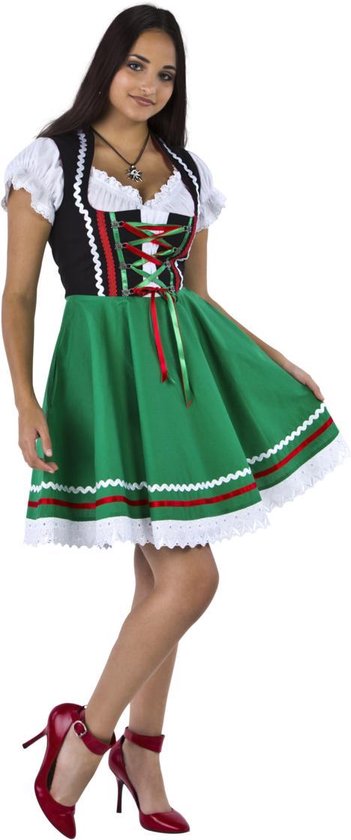 Dirndl jurk met witte blouse en groene rok. Zwart korset met rode en groene veters.
