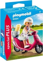 Special Plus: Zomers meisje met scooter (9084)