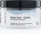 Spa of Iceland Badzout Sara - Verzacht de huid en verbeter de textuur - Met stimulerende etherische oliën van rood fruit en sandelhout