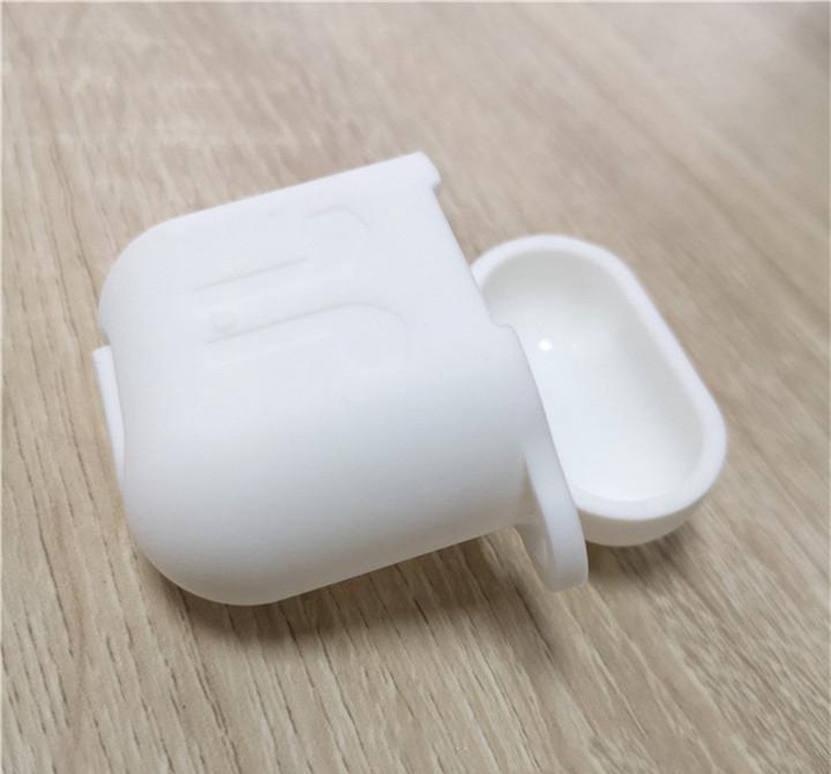 Silicone case geschikt voor Apple Airpods 1&2 - met keychain - Wit