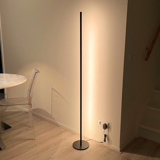 LETT® Minimalistische Staande Lamp / Vloerlamp - Dimbaar - Mat Zwart |  bol.com
