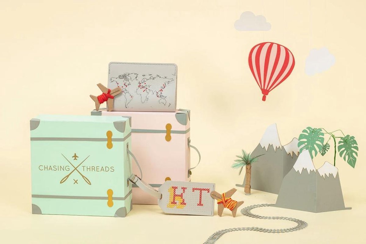 Chasing Threads Globetrotter Travel Set - Set van 3 - Stitch Passport & Luggage Tag & Rainbow Threads -LIGHT GREY-
