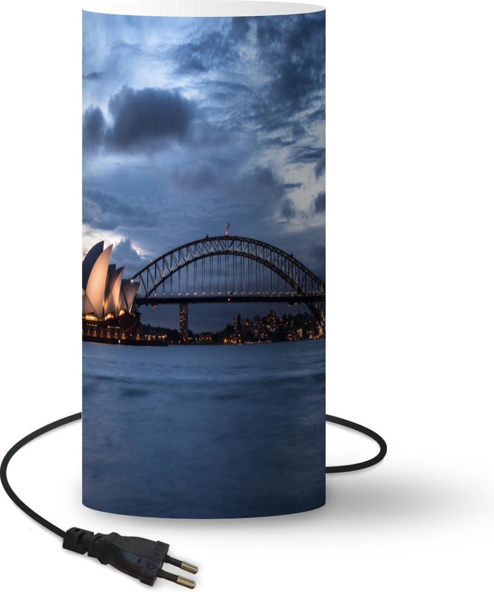 Lamp - Nachtlampje - Tafellamp slaapkamer - Het Opera van Sydney en de Sydney Harbour Bridge in Australië - 54 cm hoog - Ø24.8 cm - Inclusief LED lamp