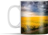 Mok - Geel veld onder woeste lucht - 350 ml - Beker