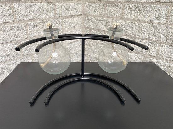 olielamp met twee glazen bollen met gebogen zwarte kleur houder van Balvi — afbeelding 2