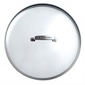 Een glazen Le Creuset deksel met metalen handvat.