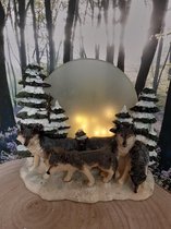 Wolven beeld  4 wolven met een glas voor waxine kaarsje sfeervol van H.Originals  17x22x14 cm