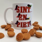 Mok of beker met "Sint en Piet" - koffiemok, theebeker, persoonlijk cadeautje, sinterklaas, sint, piet, pietenmuts, sinterklaasfeest