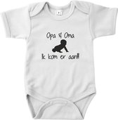 Opa en Oma cadeau - Zwangerschap aankondiging - Romper met tekst Opa & Oma ik kom eraan - Romper Korte mouw wit - Maat 62/68