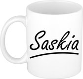 Saskia naam cadeau mok / beker sierlijke letters - Cadeau collega/ moederdag/ verjaardag of persoonlijke voornaam mok werknemers