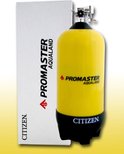 Gele Promaster Aqualand cilinder met zwarte basis, naast een doos met Promaster Aqualand logo.