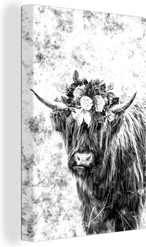 Canvas Schilderij Schotse hooglander met een bloemenkroon - zwart wit - Wanddecoratie