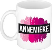 Annemieke  naam cadeau mok / beker met roze verfstrepen - Cadeau collega/ moederdag/ verjaardag of als persoonlijke mok werknemers