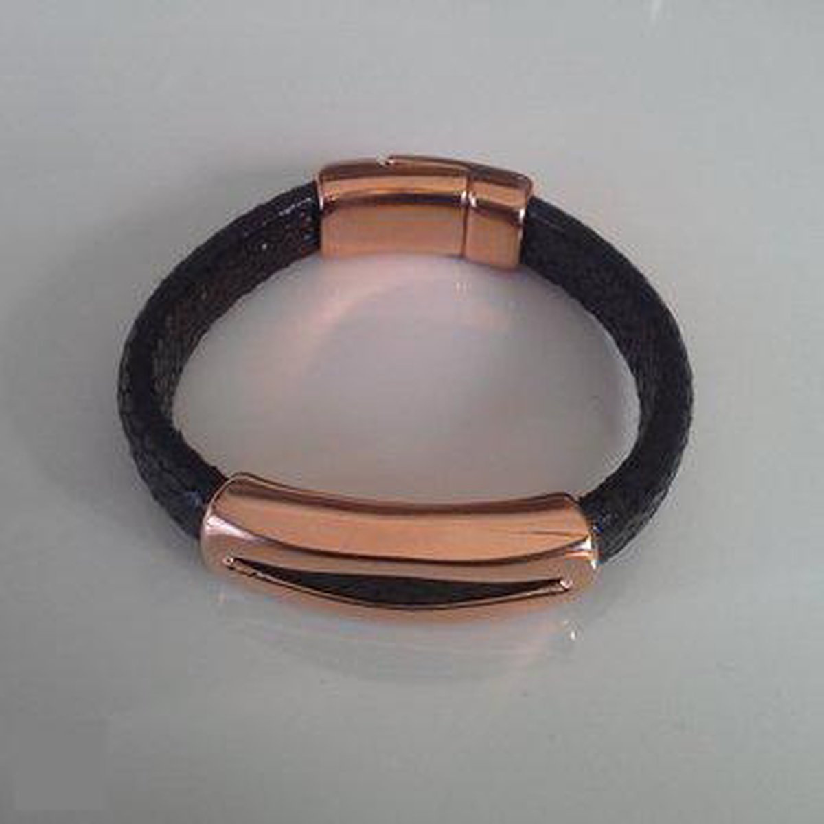 Ontslag Meer dan wat dan ook adopteren LeChicce- Zwart slangenprint leren armband met rose gouden schuiver en  sluiting | bol.com