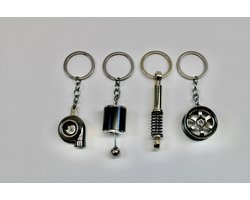 4 sleutelhangers van auto onderdelen.