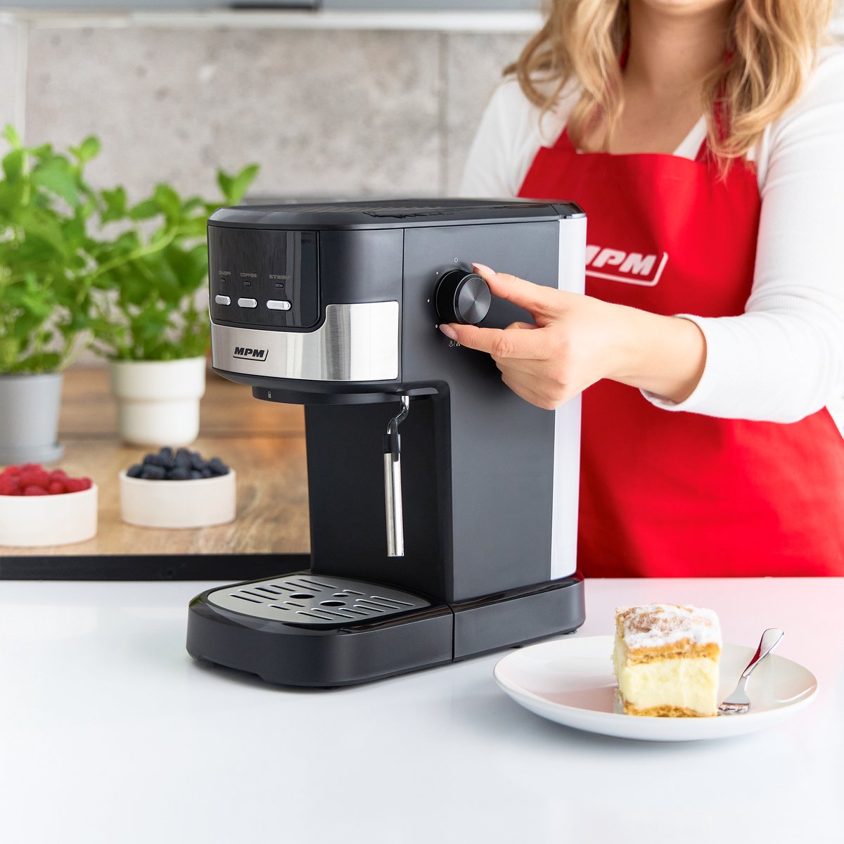 Afbeelding 2 van MPM - Koffiemachine - Koffieapparaat - Espressomachine 15 Bar met Aluminium Boiler en Stoompijpje