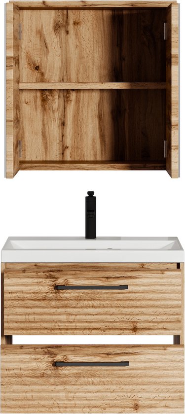 Badkamerset met open spiegelkast en wastafelmeubel. Houten meubels, witte wasbak, zwarte kraan.