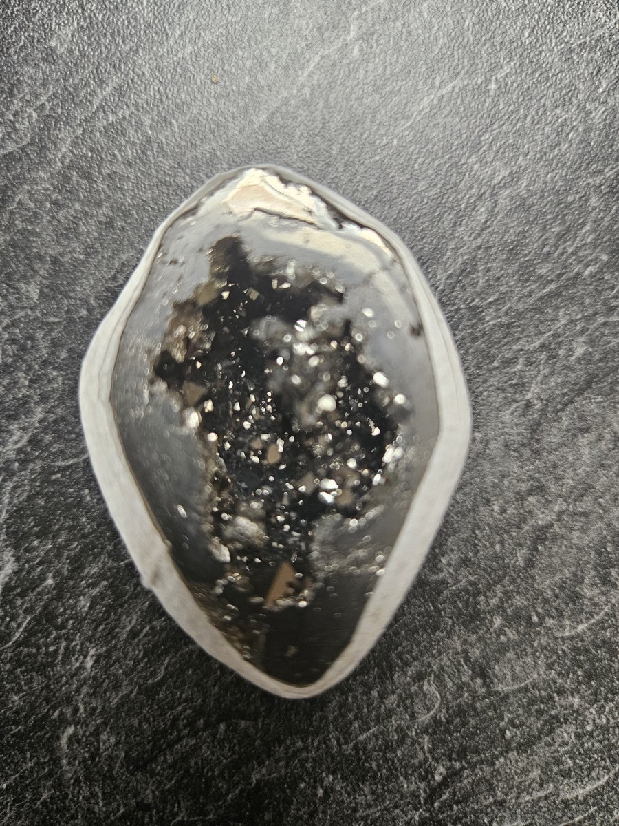 Bergkristal Geode met Zilver Coating