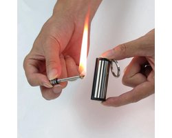 New Age Devi - De Ultieme Outdoor Gadget: Herbruikbare Permanente Lucifer Sleutelhanger - Survival Match!