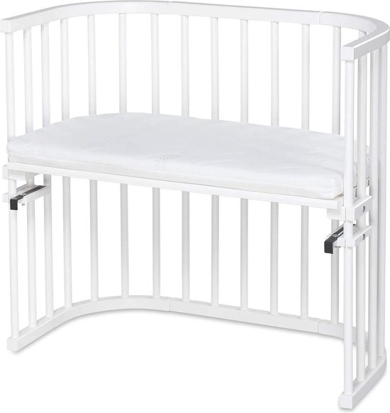 babybay Origineel bijzetbed van massief beukenhout/compact & veranderbaar/kinderbed hoogte traploos verstelbaar & milieuvriendelijk/meegroeiend babybed (wit gelakt) / incl. matras