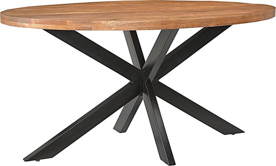 Ovale eettafel van mangohout met een zwarte metalen spinpoot, geïsoleerd op een witte achtergrond.