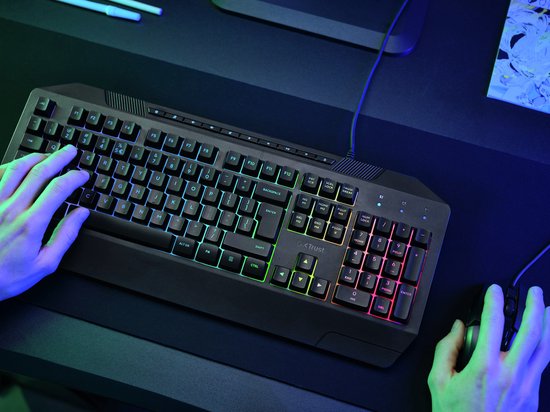 Trust GXT836 Evocx - Clavier Gaming avec Siècle des Lumières - Repose-poignets - Touches multimédia - Qwerty US - Zwart