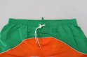 Groene en oranje zwembroek met witte biezen en wit trekkoord.
