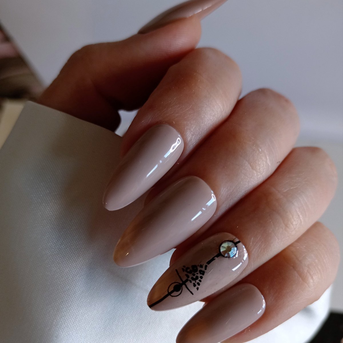 SD Press on Nails B222 Plaknagels Nagelset 20 Nagels Nude met tekening en steenjes Gellak Nagellak Lang Stiletto Nepnagels met Lijm Kunstnagels Nail Art Handmade Valse nagels Nagelvijl Accessoires Stiletto Nagels
