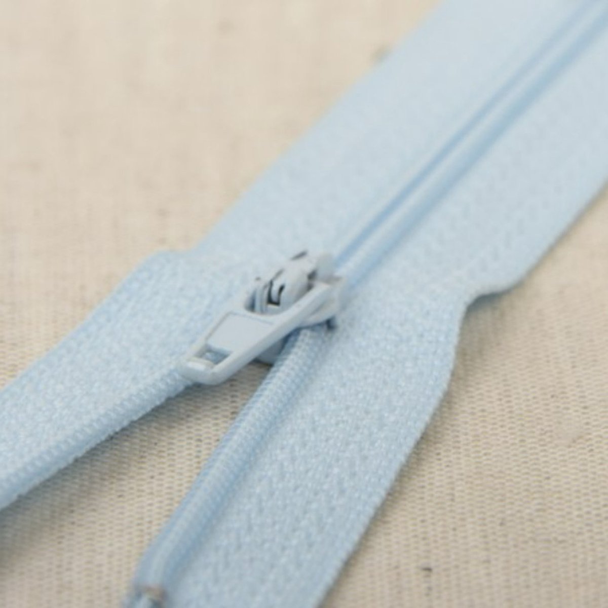 Fijne rits polyester baby blauw 15cm - niet-deelbaar stevige rits
