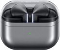 Grijze Samsung Galaxy Buds3 Pro in gesloten oplaadcase met transparant deksel.