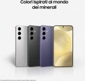 Trois téléphones Samsung Galaxy S24 aux couleurs argenté, gris foncé et violet.