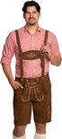 Homme portant une chemise à carreaux rouge et blanc et une culotte de leder brune avec bretelles, main dans la poche.