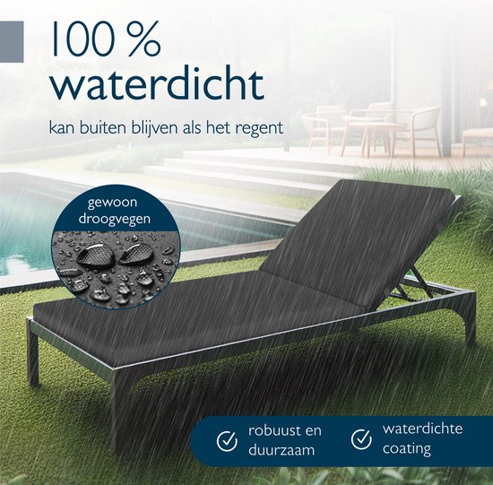100% waterdichte tuinstoel met antraciet kussen in de regen, naast een zwembad.