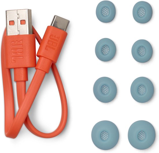 Oranje JBL USB-C oplaadkabel en blauwe oordopjes.