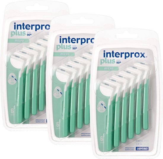 Drie pakken met elk 6 groene Interprox Plus Micro interdentale borsteltjes. De borsteltjes hebben een witte kop en een groen handvat.