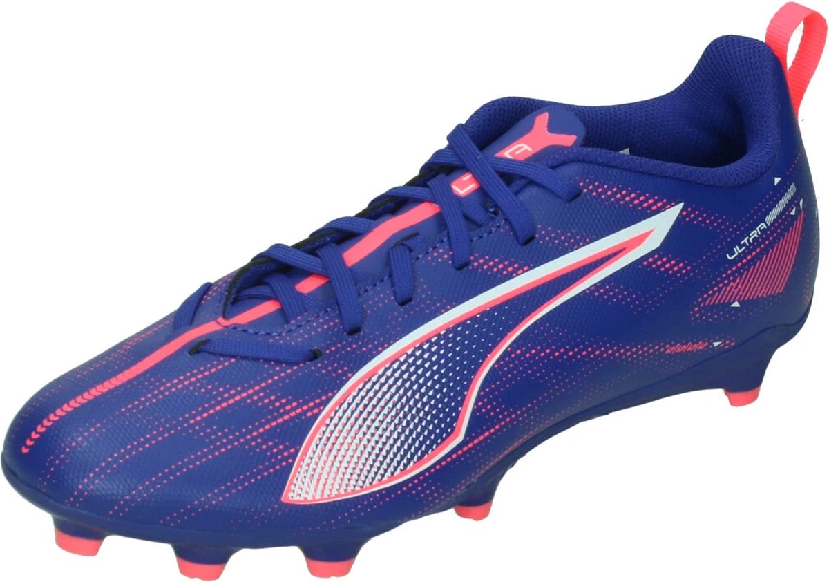 Puma Ultra 5 Play FG/AG junior voetbalschoenen in multicolor met een gestroomlijnd ontwerp voor snelheid op het veld.