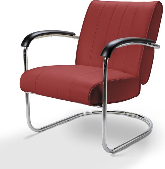 Rode fauteuil met gestreepte zitting en rugleuning, zwarte armleuningen en chromen frame.