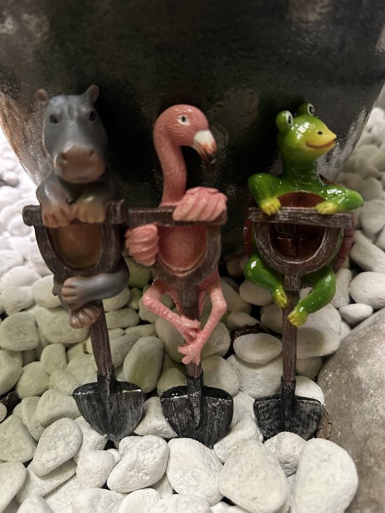 Decoratieve polyresin beeldjes ''Nijlpaard/flamingo/schildpad op schep"- Set van 3 stuks - meerkleurig - hoogte 14 x 5 x 1 cm - Woonaccessoires - Tuinaccessoires - Decoratieve beelden
