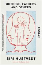Boekcover met rode lijnenillustratie van gezichten en een kind. "Mothers, Fathers, and Others" door Siri Hustvedt.