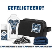 Geschenkset "Gefeliciteerd" - 4 Producten - 450 Gram | Giftset voor hem - Geschenk set - Toilettas - Douchegel & Bodylotion Pakket Man - Jongen - Verjaardag - Vriend - Geslaagd - Cadeau Diploma - Blauw