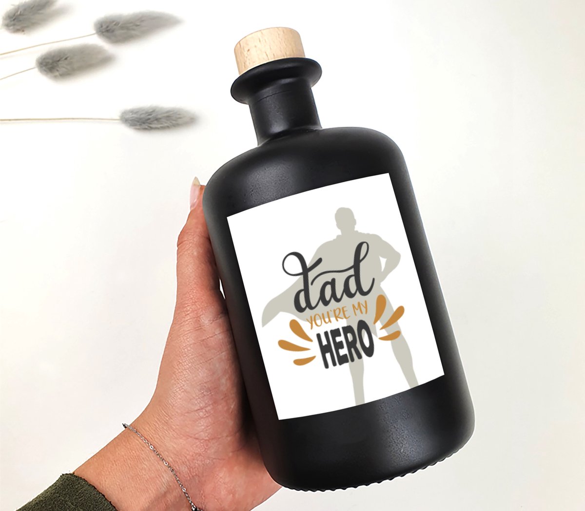 Papa - LEGE zwarte glazen fles - Papa cadeau - Cadeau papa - Cadeau vader - Ongevulde fles om te vullen naar wens - My hero thema