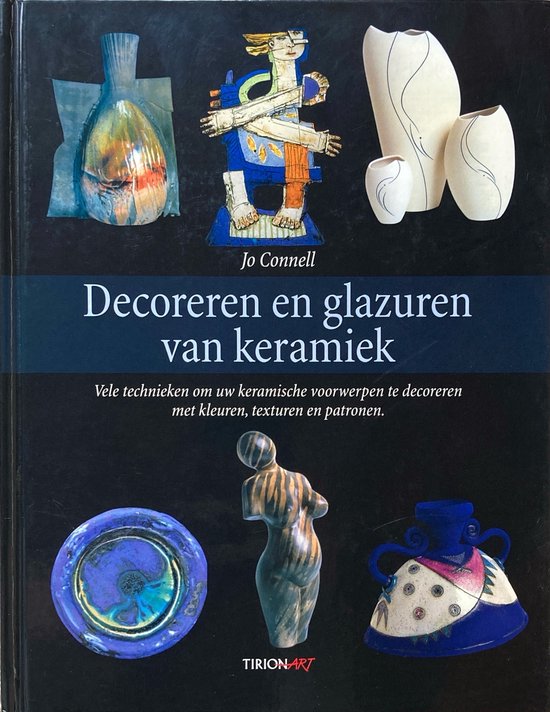 Boekomslag met diverse keramiekstukken: vaas met kleurverloop, figuur van Jo Connell, witte vazen, schaal met blauwe glazuur, gestreepte figuur, blauw-witte vaas.