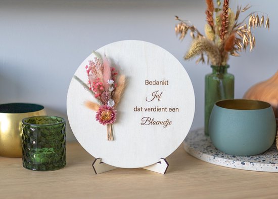 Houten bord - Bedankt Juf dat verdient een bloemetje | Leerkracht | Cadeau | Origineel | Einde schooljaar | Geschenk | Duurzaam | Laser | Hout | Droogbloemen | Graveren | Afscheidscadeau | Bedanking