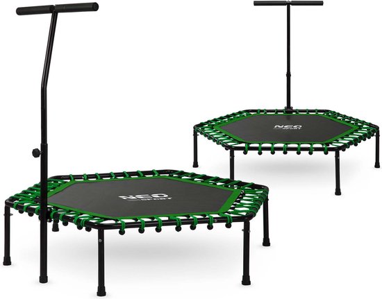 Twee zeshoekige fitness trampolines met zwart springvlak, groen touw en T-bar handvat.