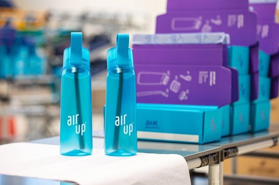 Air Up Drinking bottle light blue starter kit - Flacon 650 ml - Comprenant 2 dosettes - starter kit - hydratant - Air up bottle - eau parfumée - vegan - bio