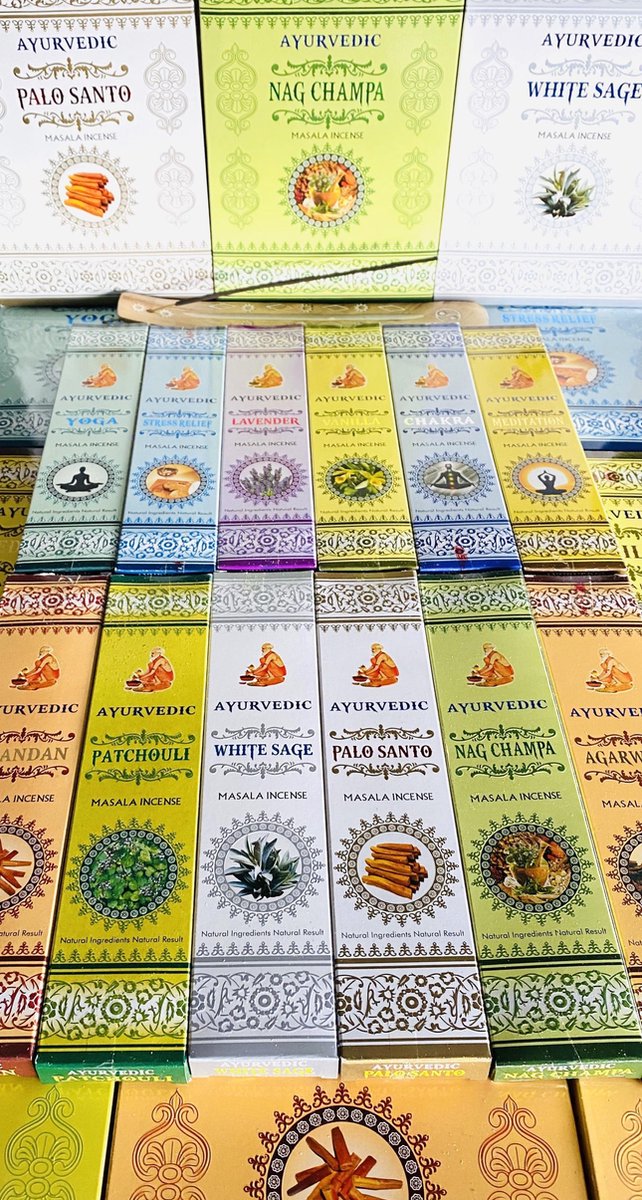 Wierook Nagchampa Ayorvedic Masala incense Assortiment 12 Soorten (12 pakjes x 15stokjes) + wierookhouder van mangowood