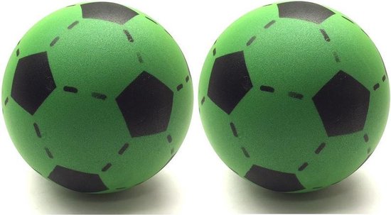 2x Foam softbal voetbal groen 20 cm - Zachte speelgoed voetballen 2 stuks