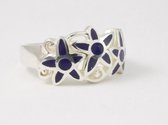 Opengewerkte zilveren ring met lapis lazuli bloemen - maat 18.5