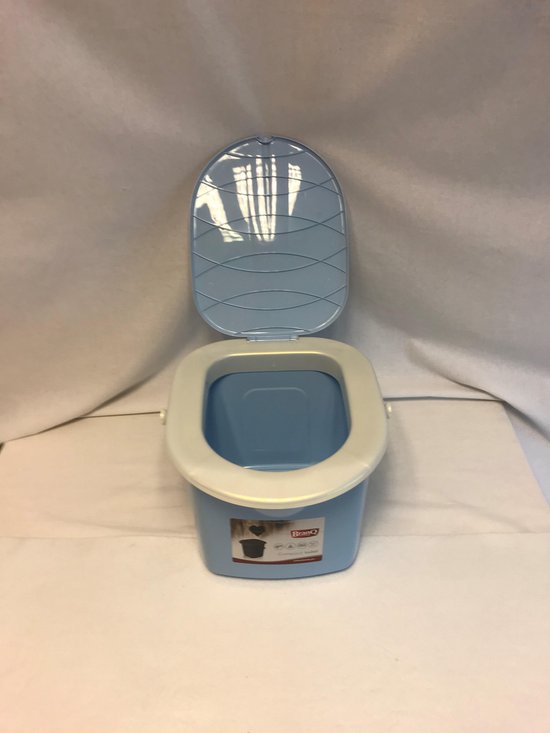 Blauwe draagbare toiletemmer met wit deksel omhoog en een label aan de voorkant.