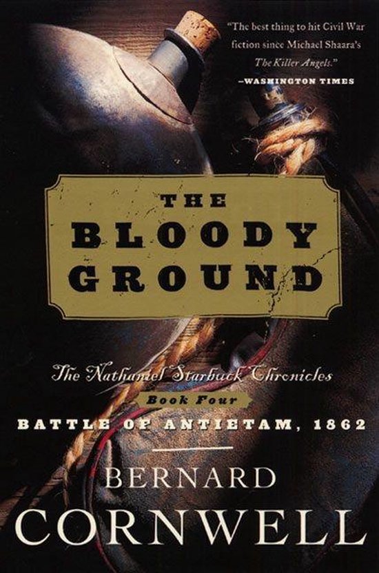 Boek 'The Bloody Ground' van Bernard Cornwell, met een fles en leren riemen op de achtergrond. 'Battle of Antietam, 1862'.